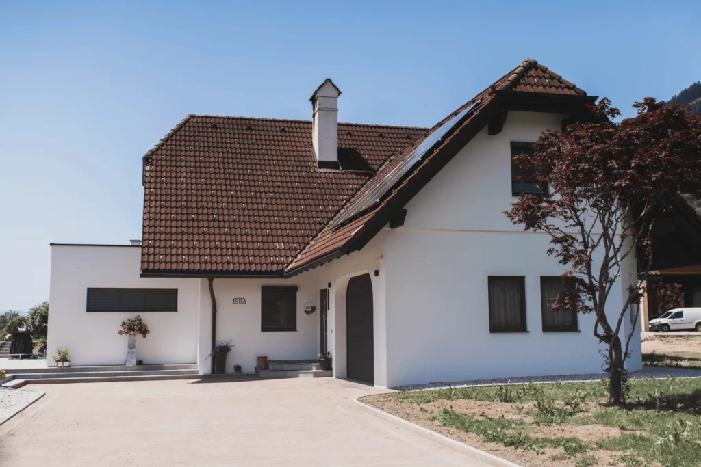 Vgradnja oken in vrat na celotni družinski hiši v Avstriji